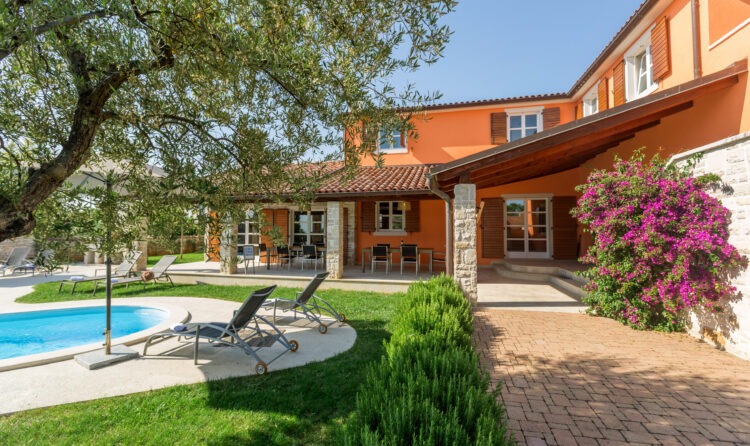 44810